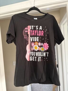 Black "It's a Taylor Vibe" Graphic Tee